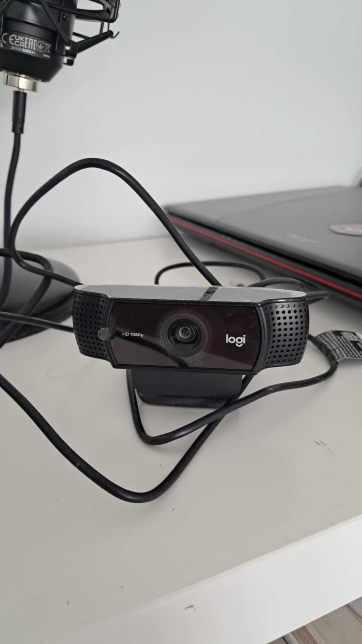 kamerka Logitech C922 + mikrofon Trust GXT 252 + słuchawki HyperX Clou