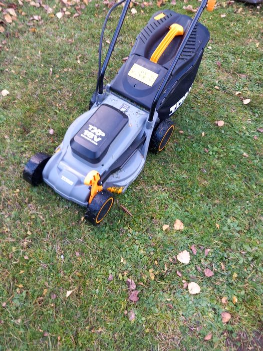 Zestaw Kosiarki Akumulatorowej TITAN 18V 32 cm i Podkaszarki 23cm