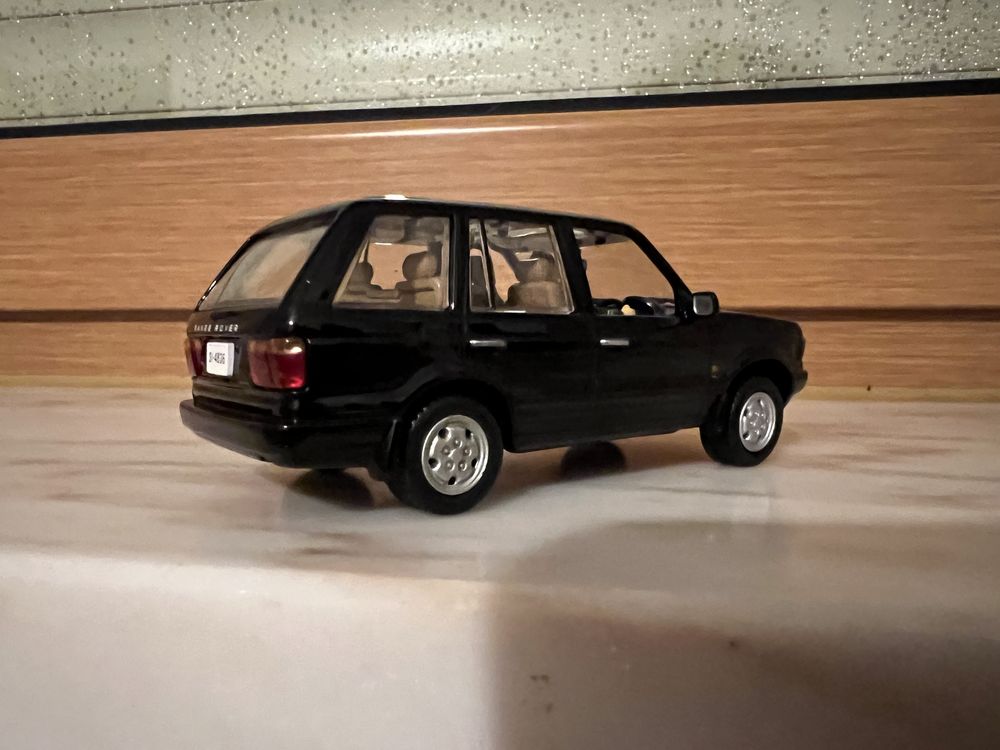 Range Rover 4.6 HSE do 007 1:43