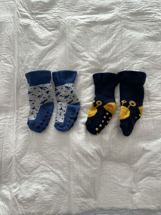 Pack 2 pares meias anti derrapantes tamanho 6-9 meses