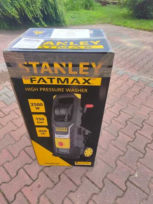 Myjka ciśnieniowa z zestawem patio marki STANLEY NOWA
