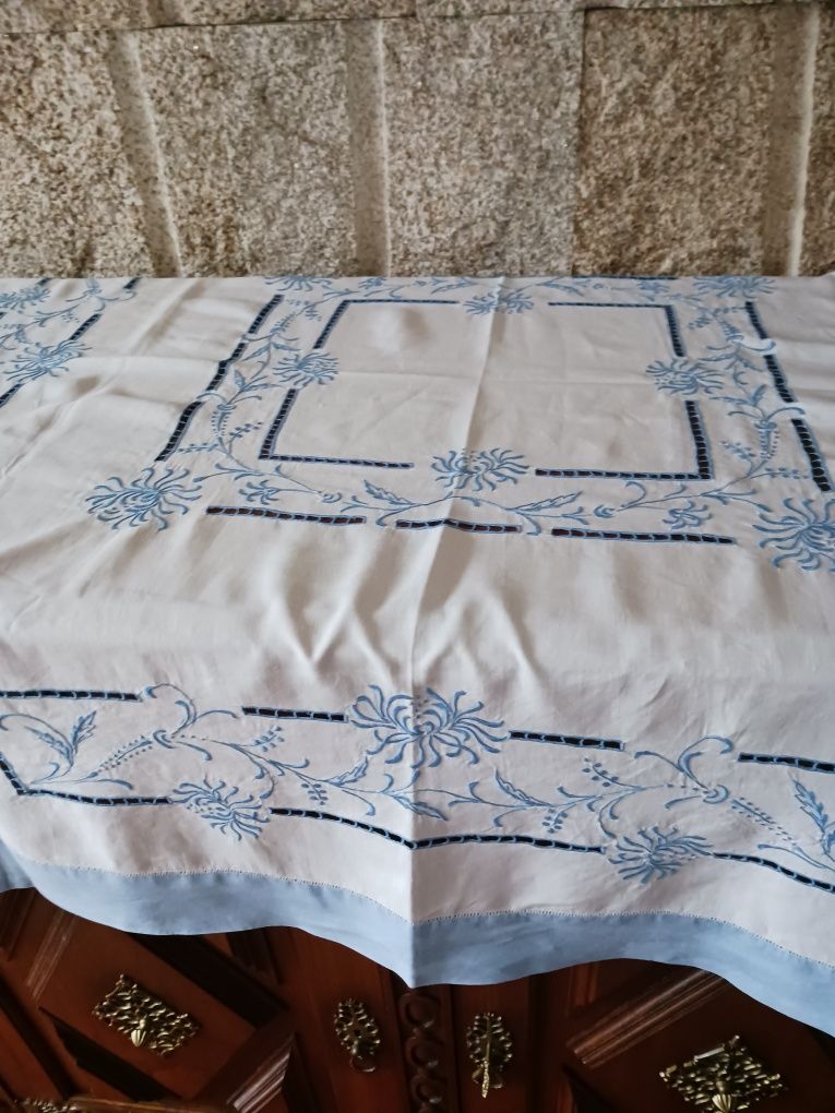 Toalha de mesa Antiquíssima em linho