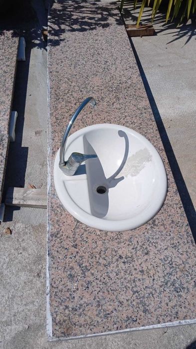 Conjunto Tampos em granito com lavatório