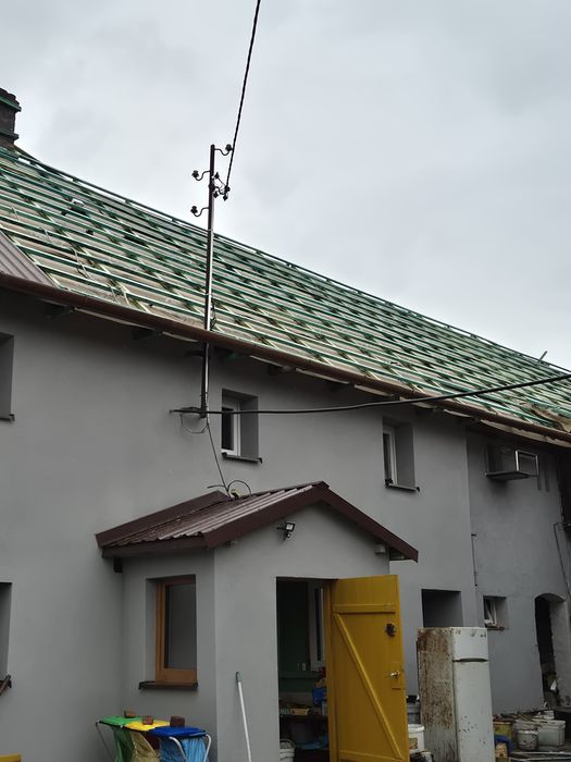 Oferujemy Uslugi
Ofeoferrujemy Usługi Dekarsko-Blacharskie.
-Remonty D