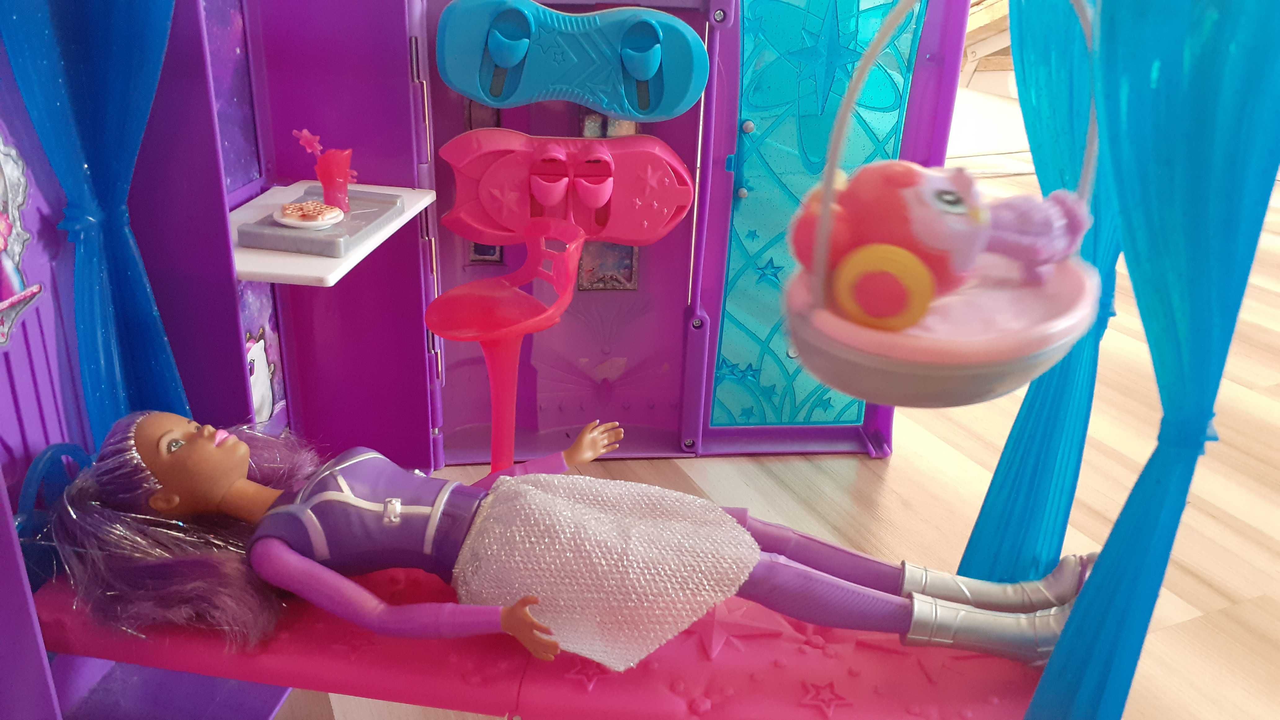 Gwiezdna Barbie plus jej  zamek.