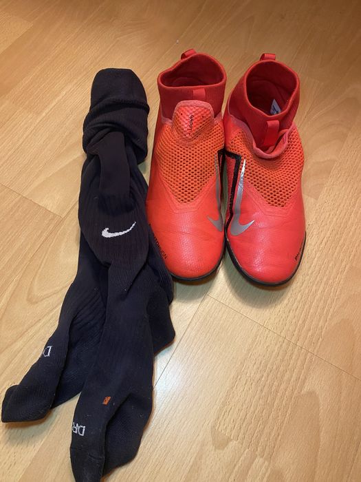 Czerwone Buty turfy piłkarskie Nike phantom + getry Nike gratis