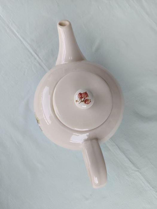 Porcelanowy dzbanek, czajnik do herbaty