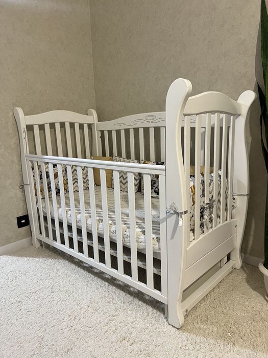 Ліжко для немовлят Верес з маятником