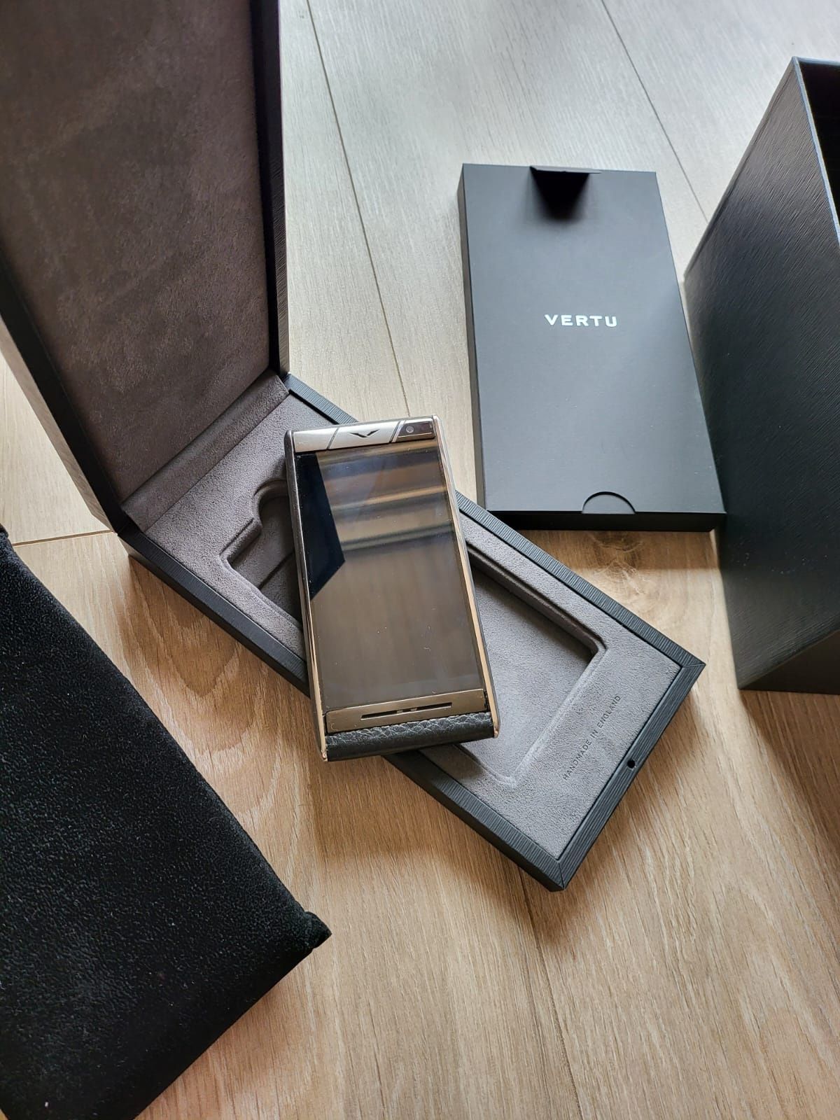 Телефон VERTU Aster