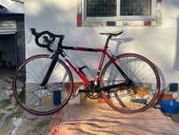 Bicicleta de estrada e rolo