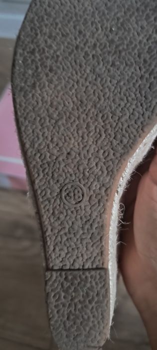 Buty na koturnie