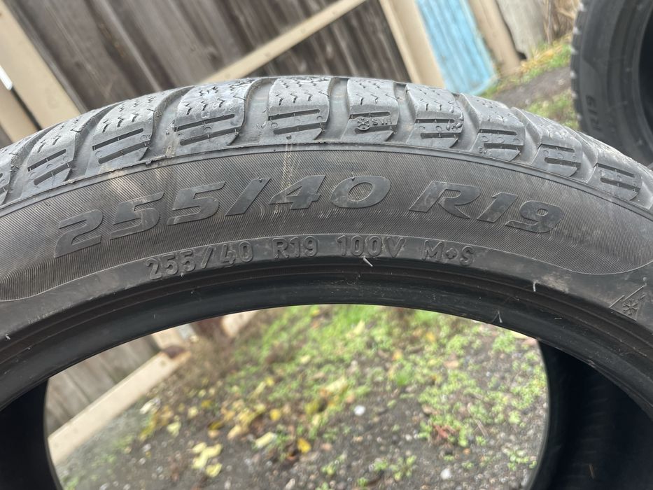 Зимова резина 255/40 r19