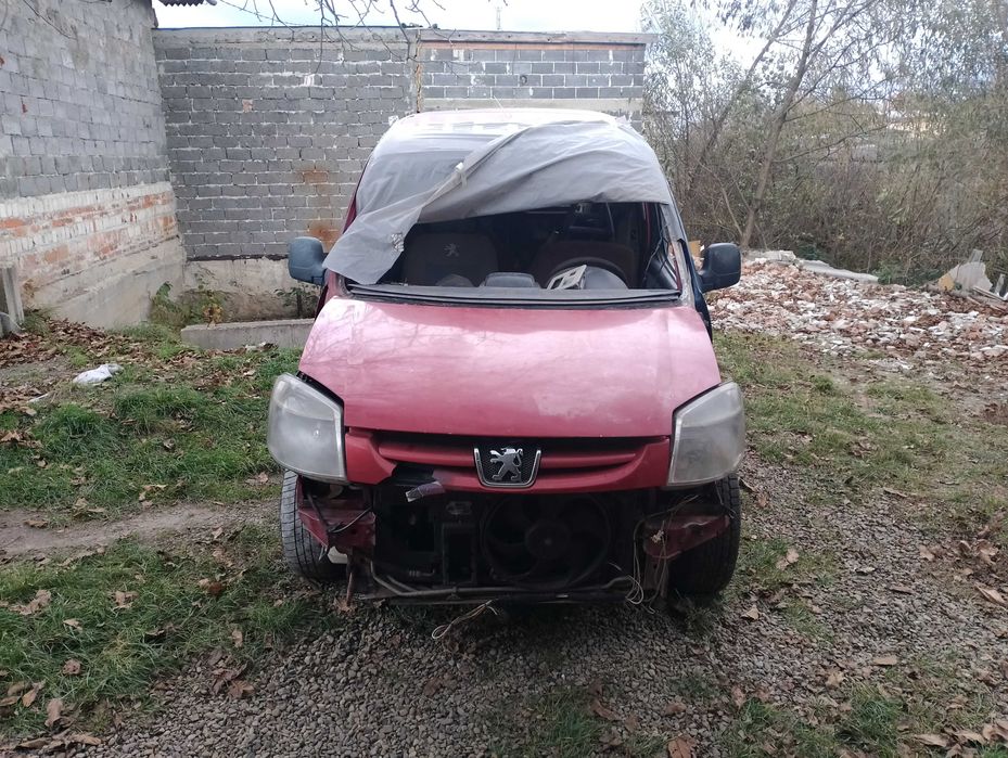 Пежо партнер після дтп