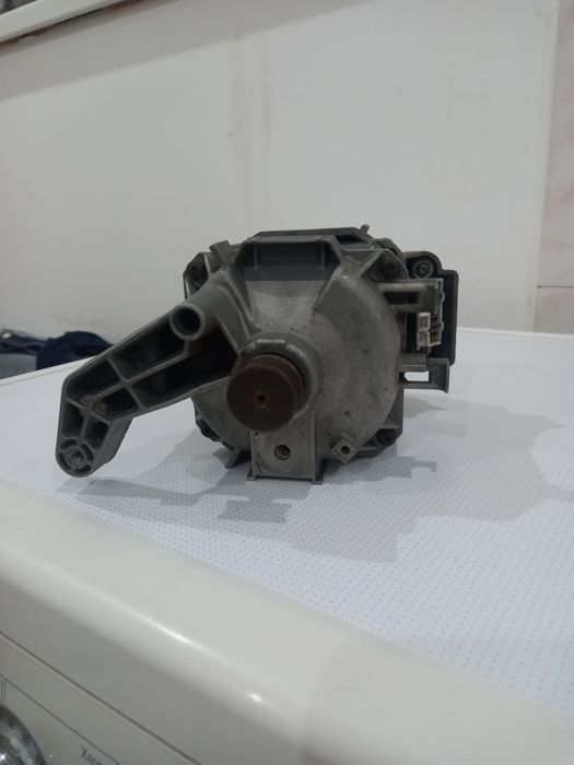 Продам двигатель для стиральной машины  Bosch.