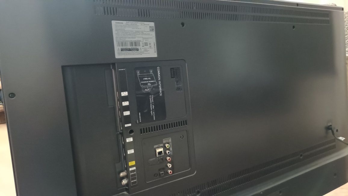 Телевізор  SAMSUNG UE50JS7200