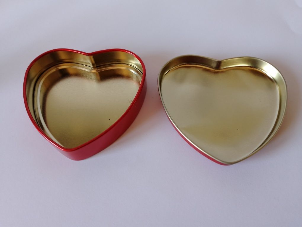 CZERWONE metalowe pudełko w kształcie serca, puszka, pojemnik