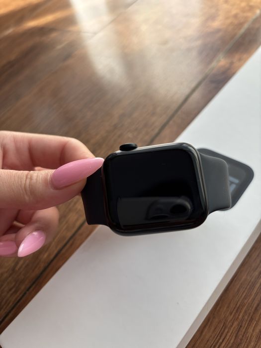 Apple Watch SE 2 40mm GPS + Cellular z ładowarką