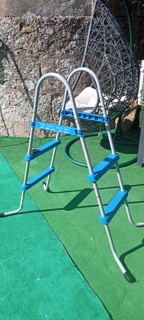 Escadas piscina até 84cm
