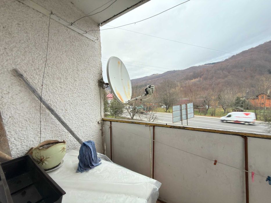 Продається квартира 3 кім., житловий стан, 66 м.кв., м.Яремче