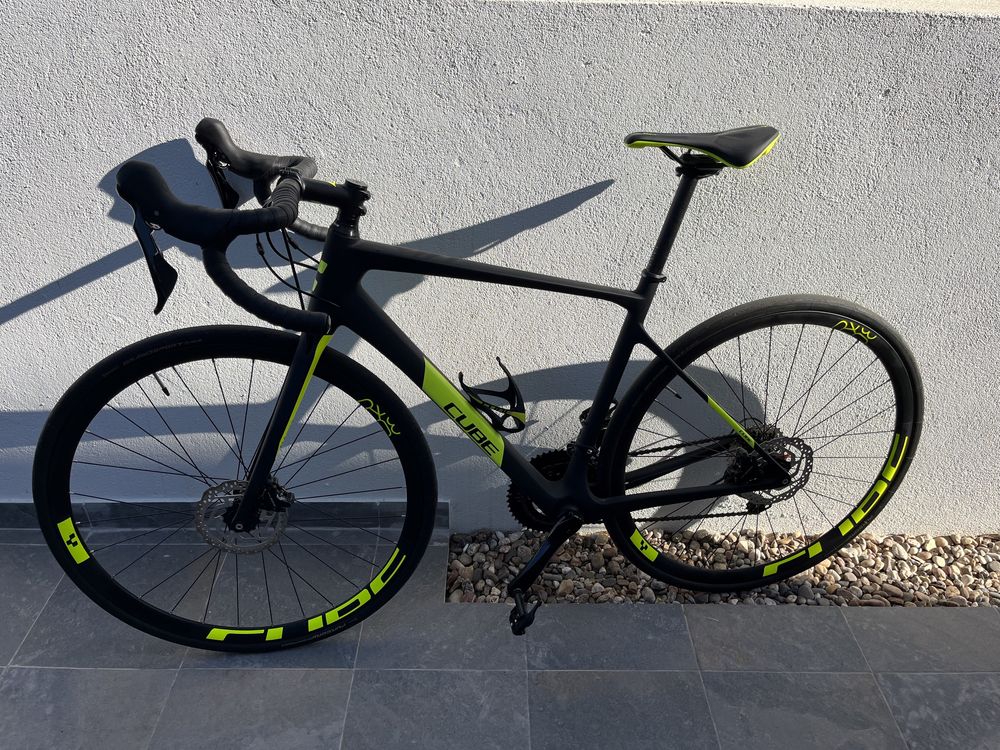 Bicicleta Cube Attain GTC Race estrada