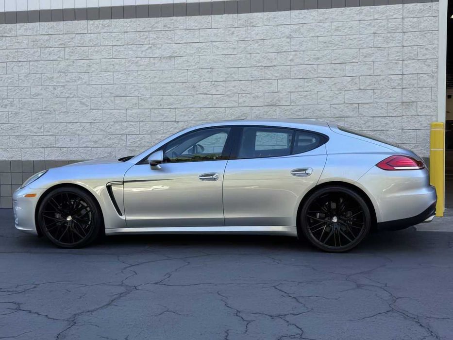 Porsche Panamera      2016