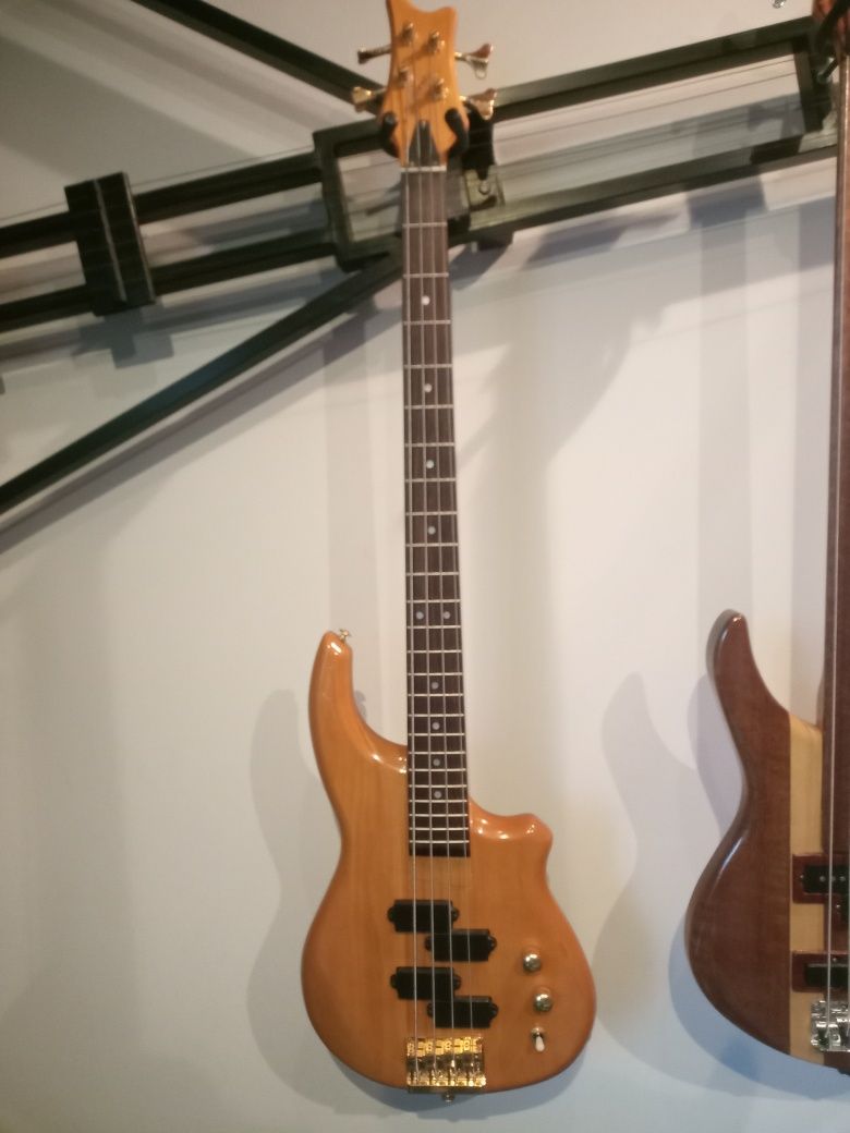 Gitara basowa Fenix