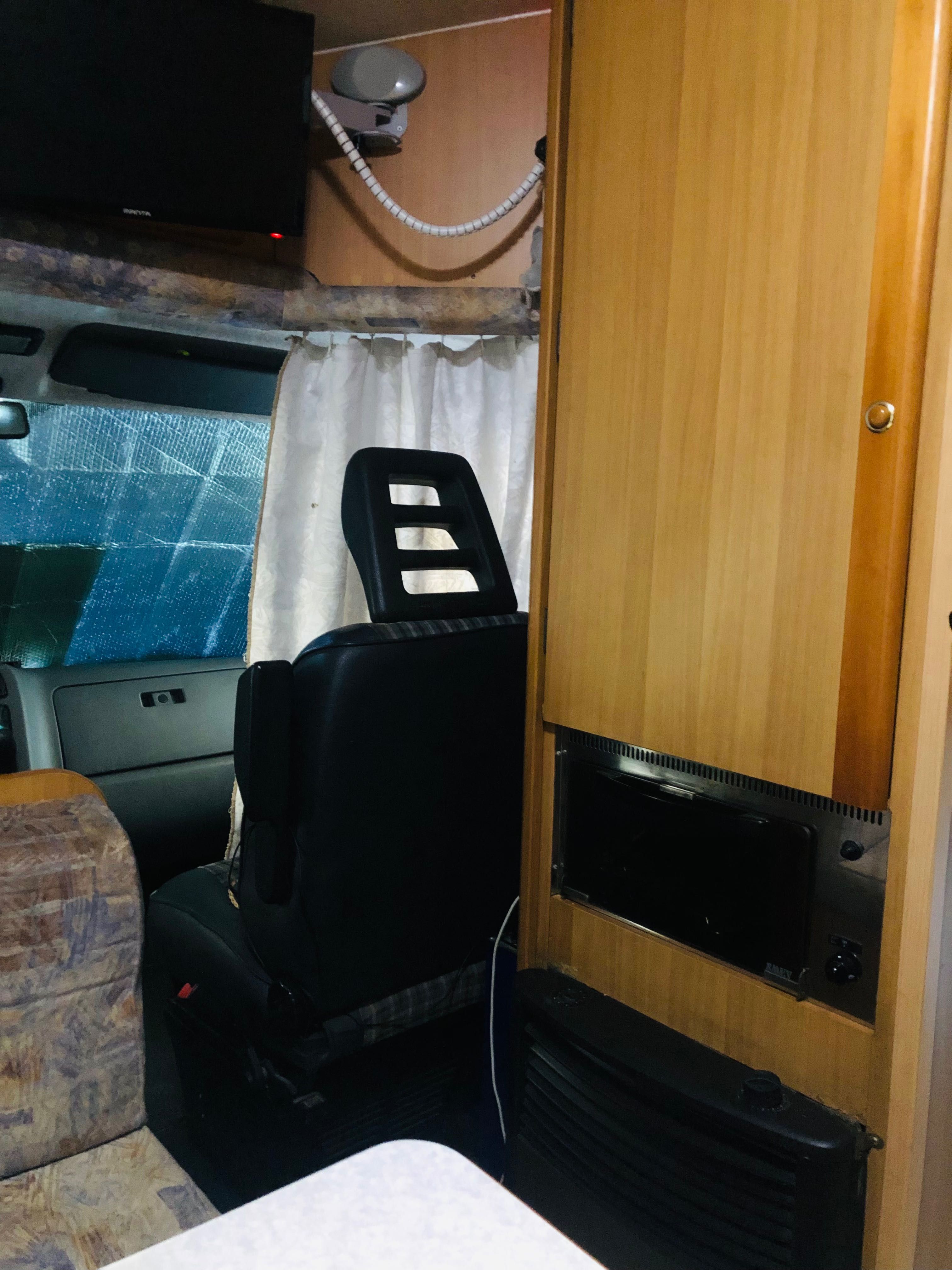 Vendo autocaravana funcional e compacta