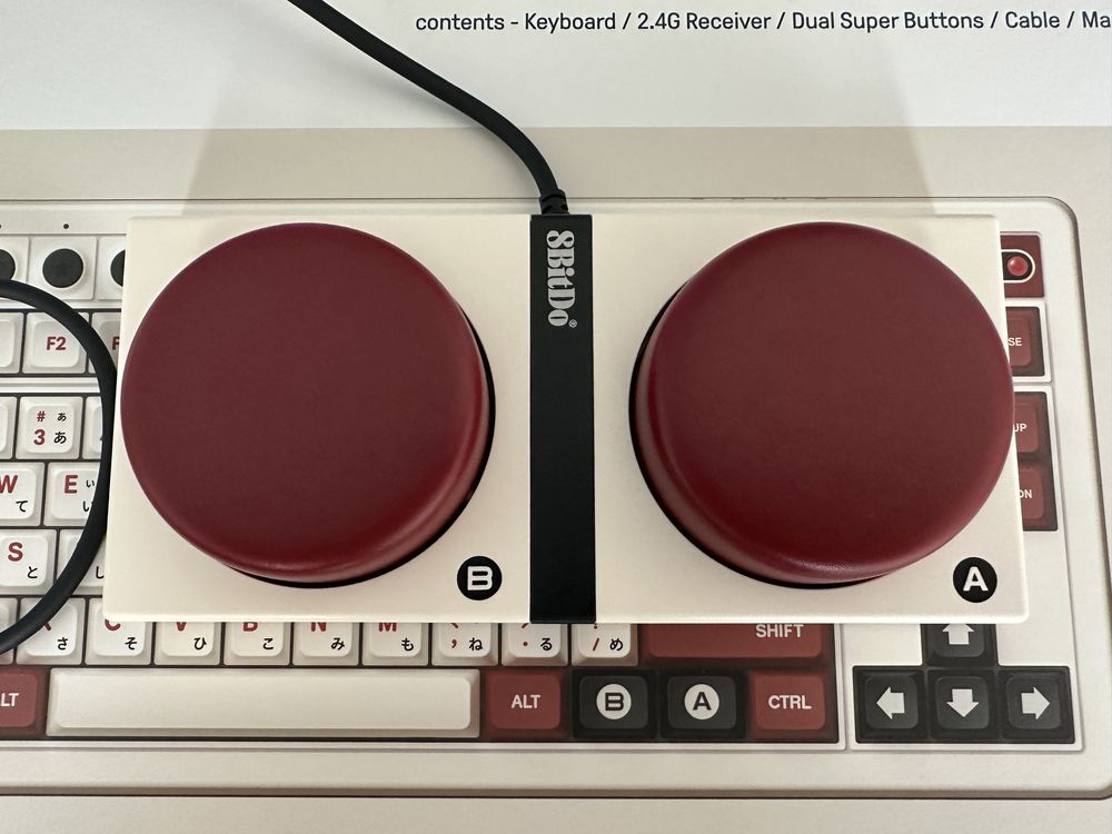8BitDo Retro Mechanical Keyboard Famicom na gwarnacji