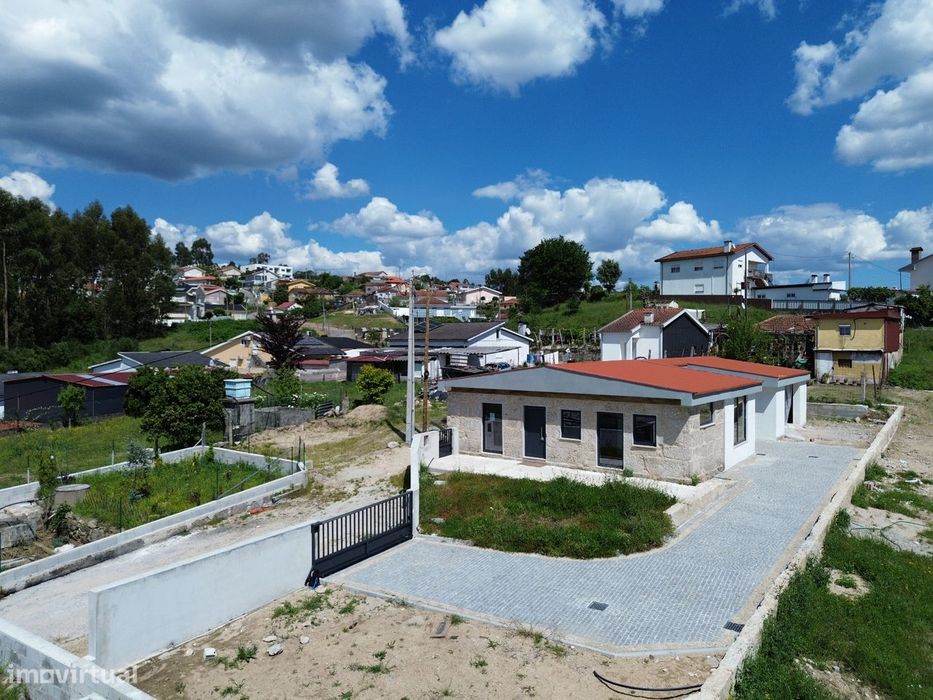 Moradia Isolada V3, Caíde de Rei, Lousada