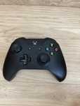 Oryginalny kontroler Xbox One czarny - kompatybilny z nowymi Xboxami