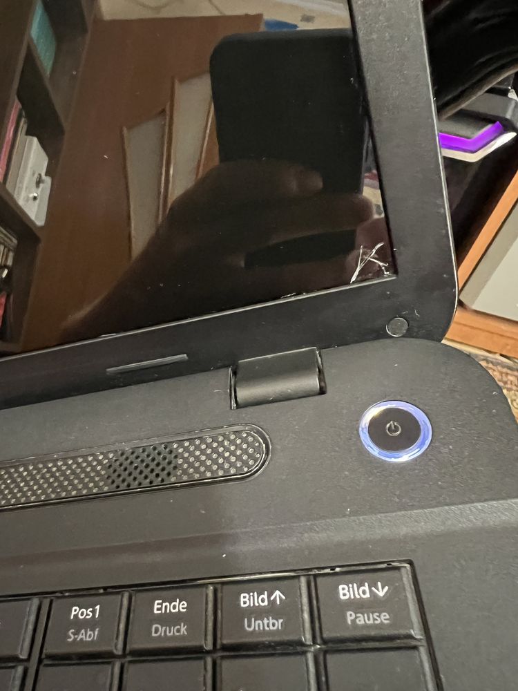 ПРОДАЮ: Ноутбук - Toshiba / AMD A6, 4 ядра - НА ЗАПЧАСТИНИ