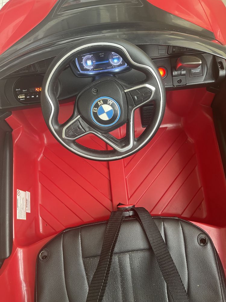 Электромобиль BMW i8