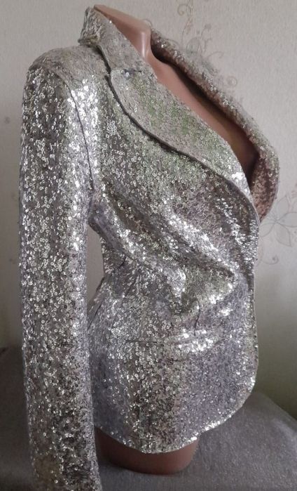 Пиджак в паетку,новый