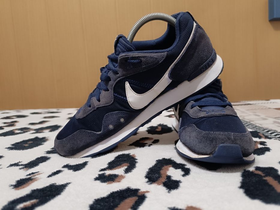 Nike venture runner