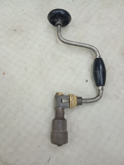 Ручная дрель б/у.