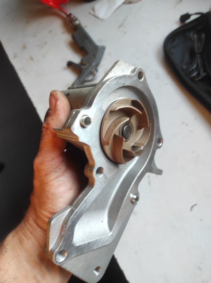 помпа оригінал ford 7s7g-8501,7s7g-8505