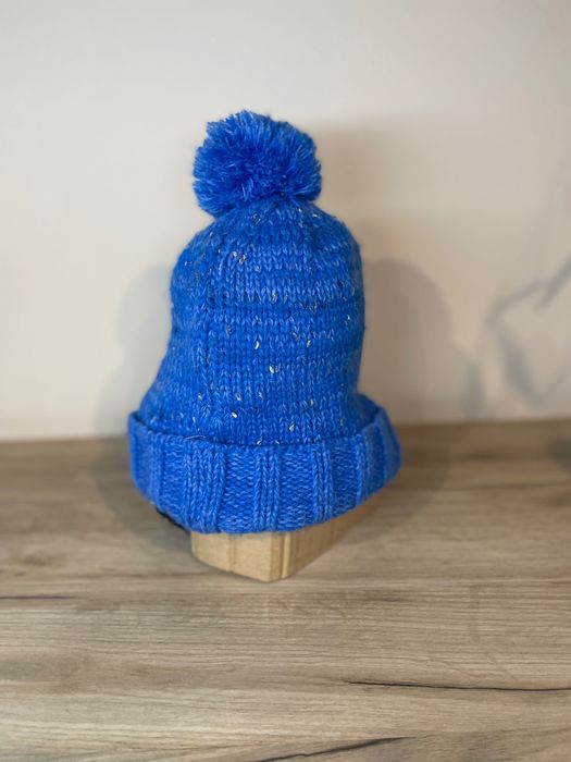 Niebieska czapka zimowa z pomponem Wed'ze – miękka, ciepła, jak nowa