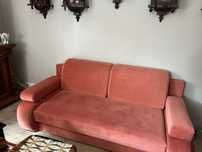 Piękna sofa pudrowy róż, zadbana odnowiona