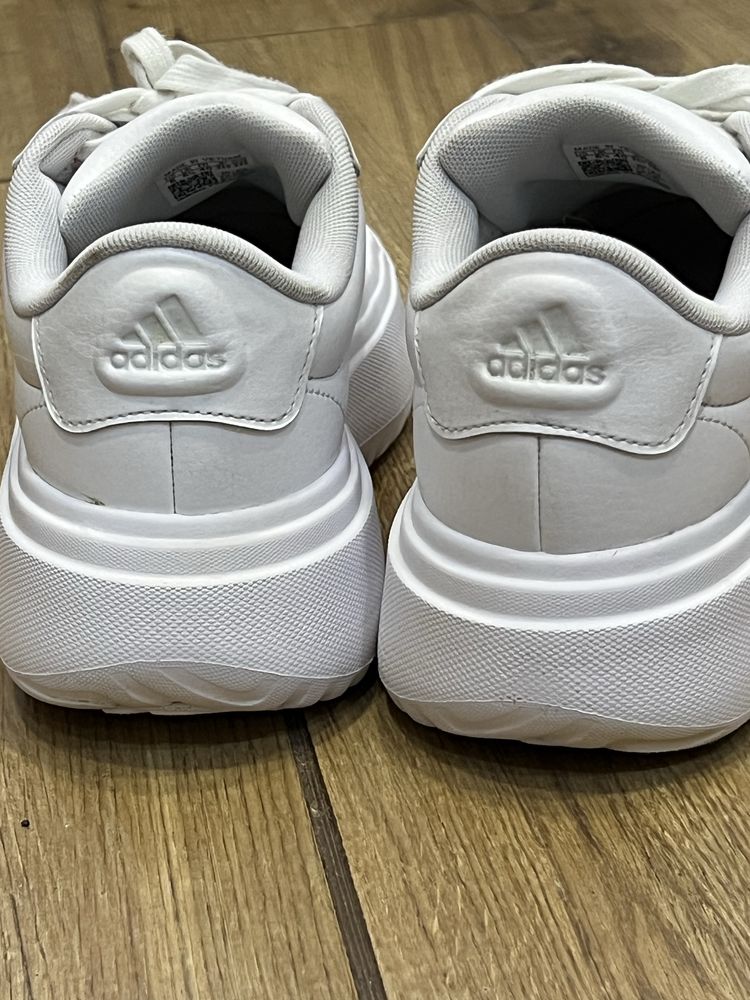 Кросівки жіночі Adidas