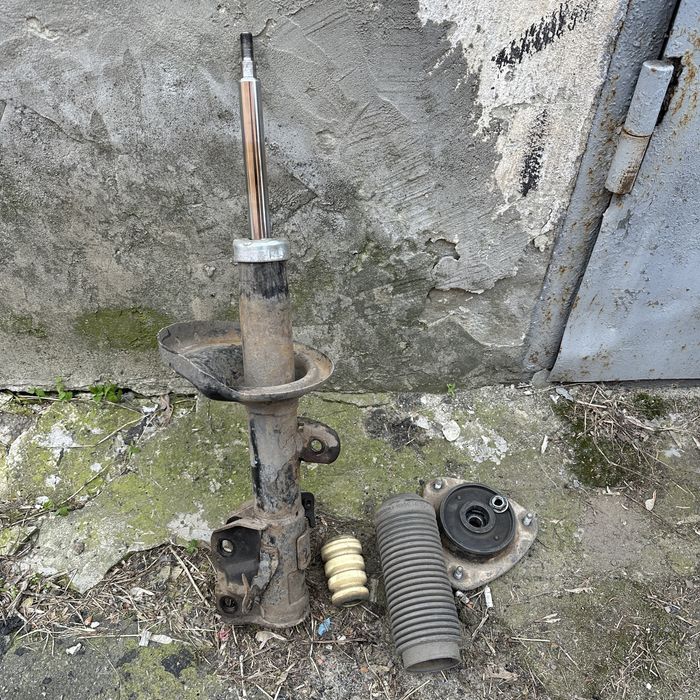 Стойка передня права для subaru outback 2015-2018 b15 субару