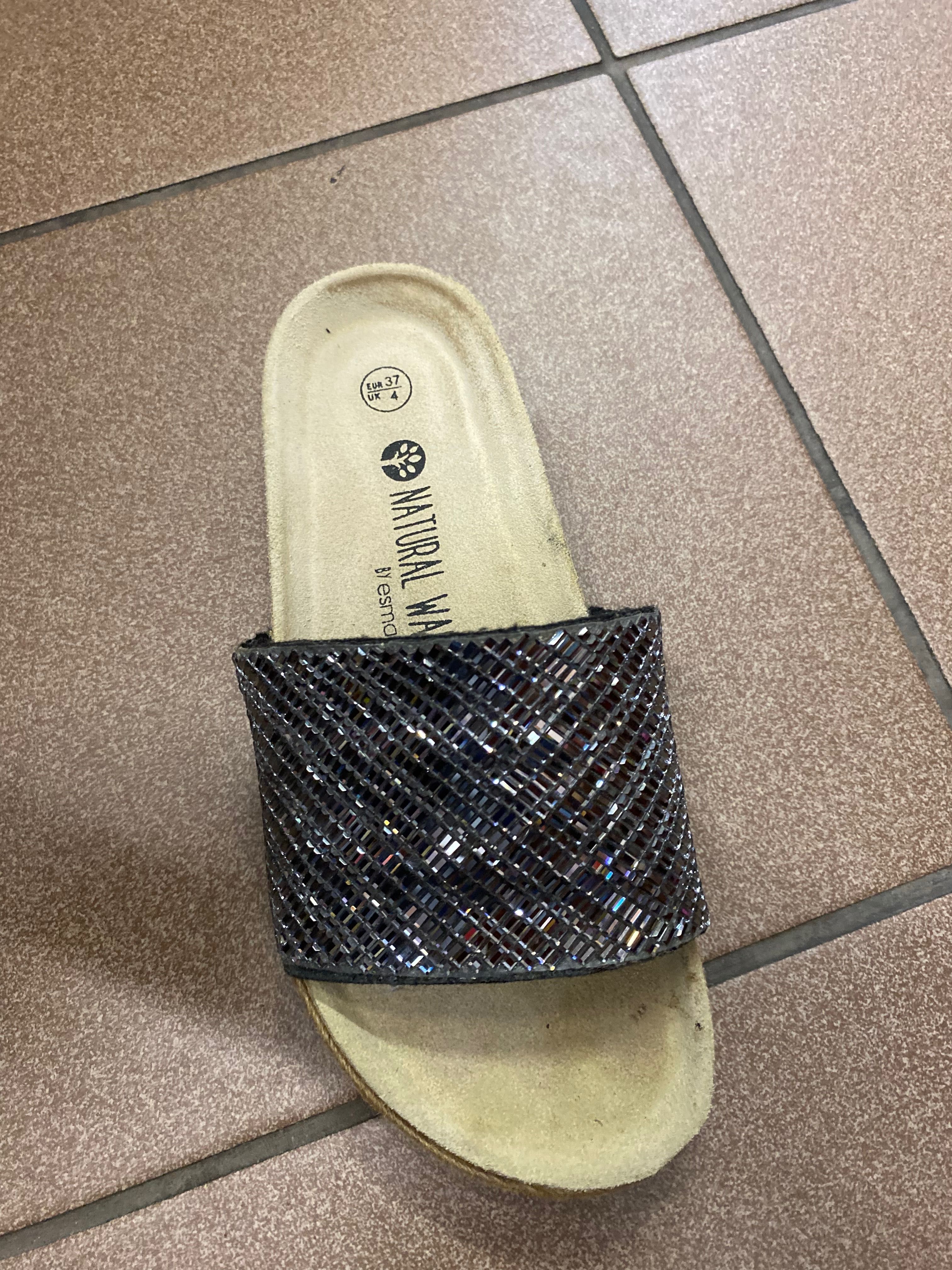 Damskie klapki do chodzenia i na plaże