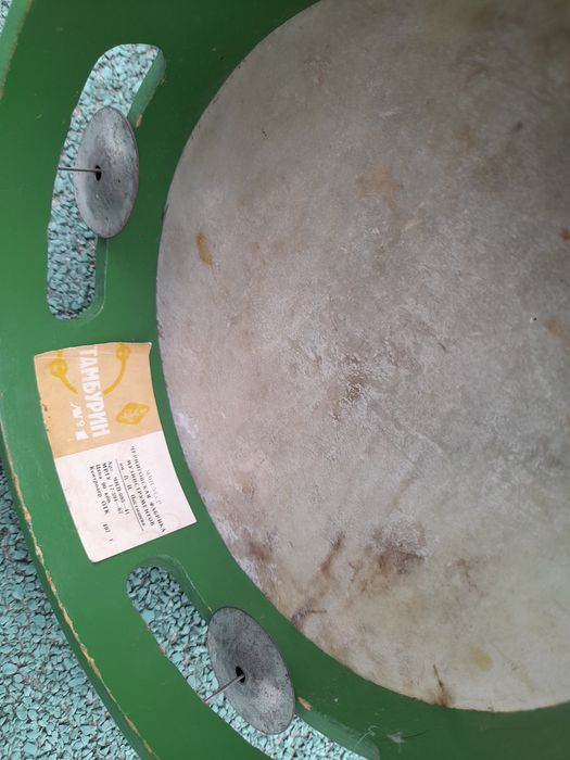 Музыкальный тамбурин, гармошка.