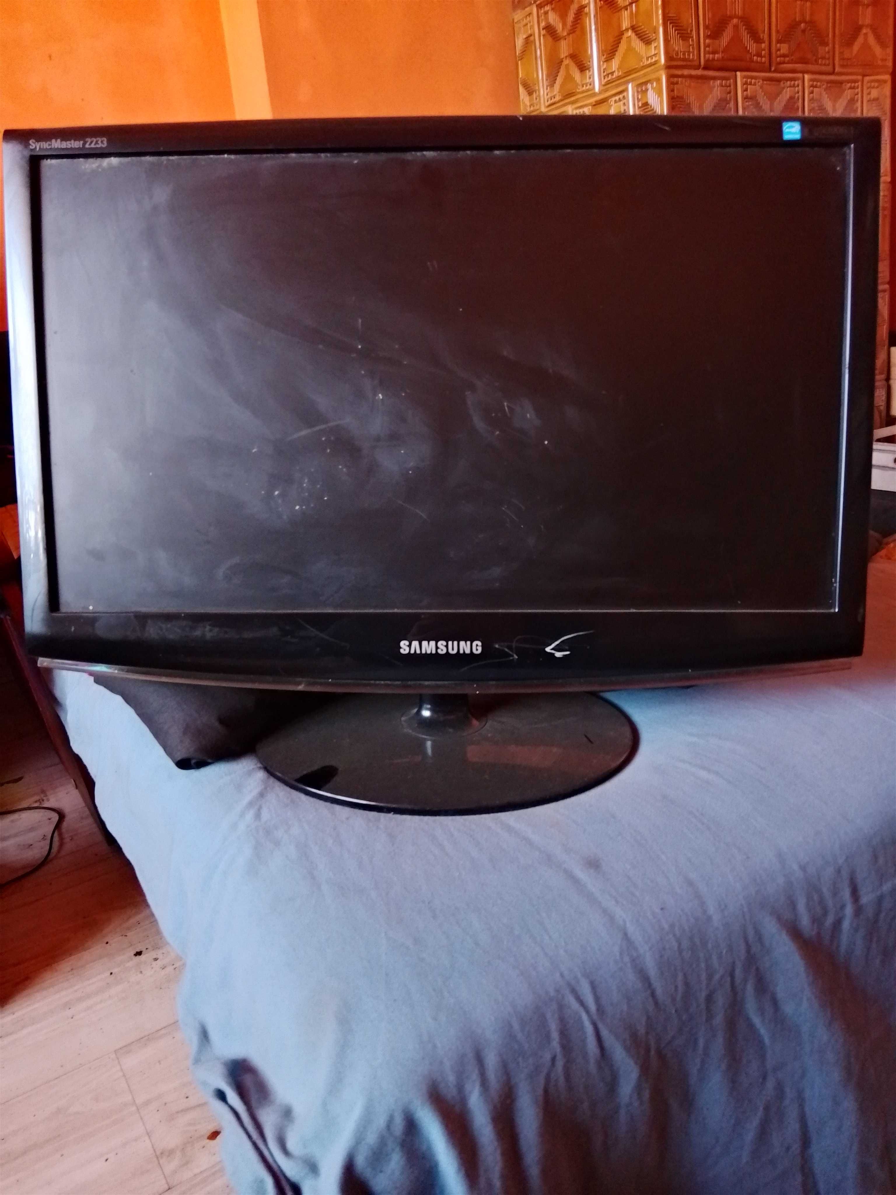 2 monitory Samsung