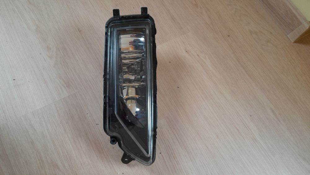 VW Amarok lift 2H6 2018- halogen prawy oryginał