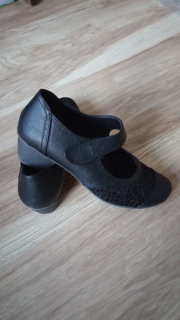 Buty damskie, czarne, pięknie zdobione, marki "easy STREET", rozm.39,5