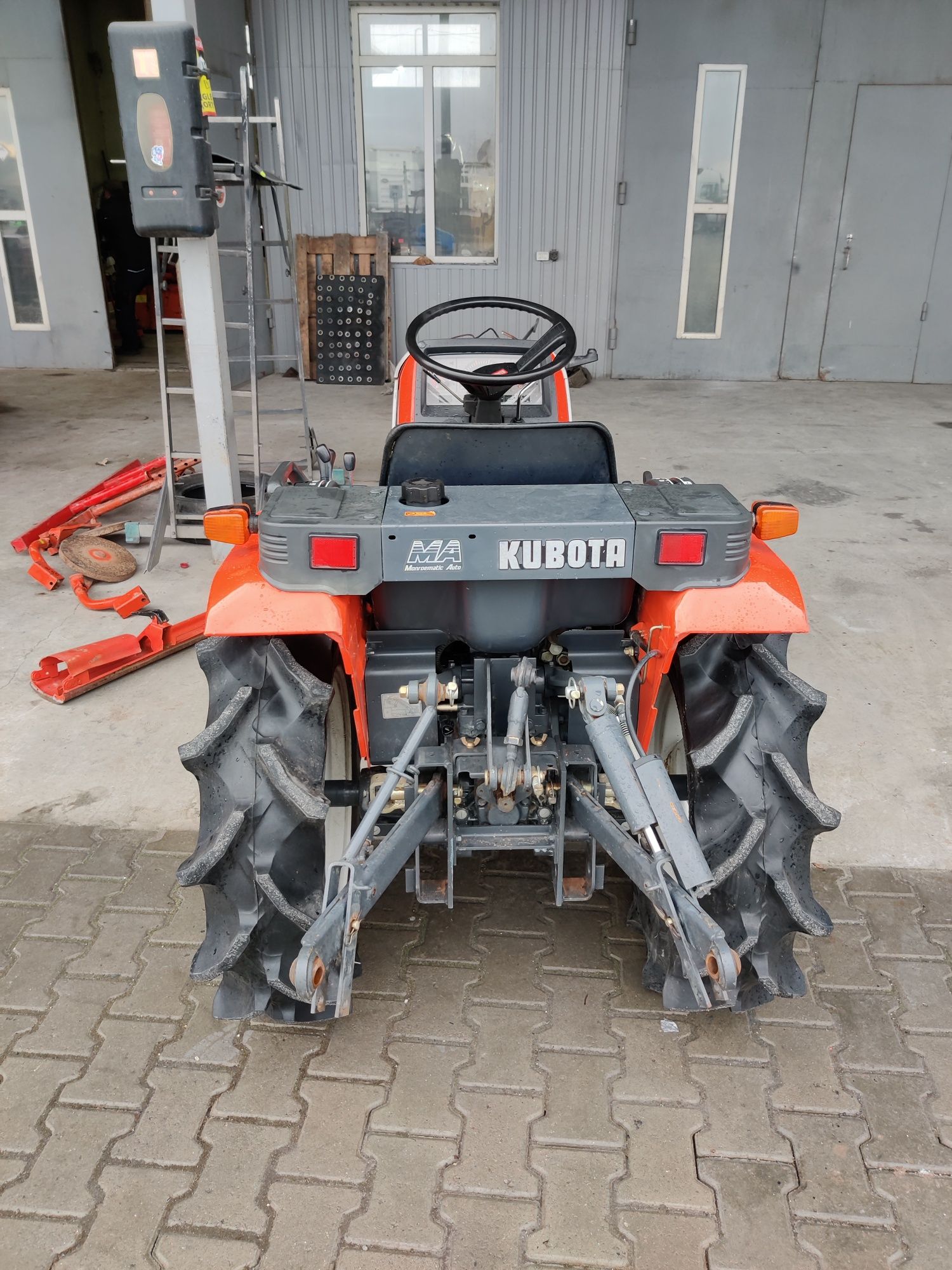 Продам трактор Kubota a 15