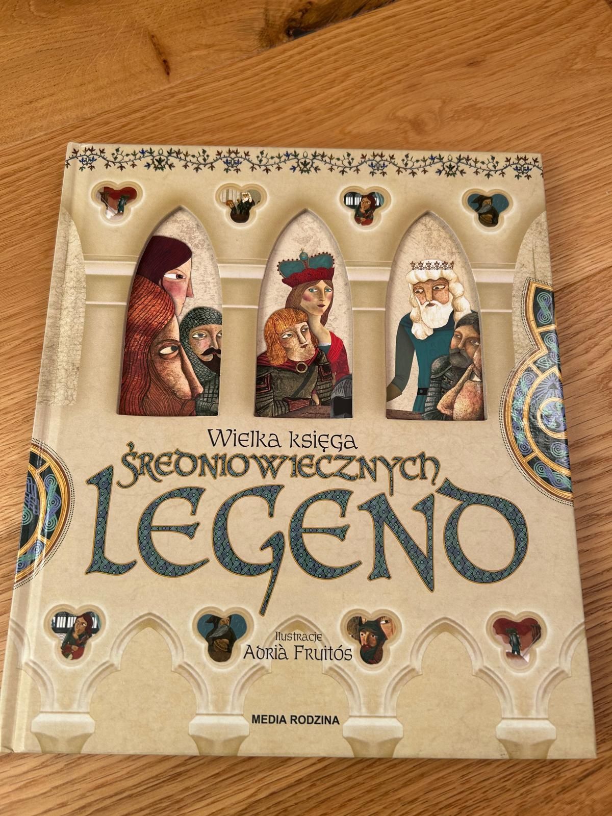 Książka Wielka księga średniowiecznych legend