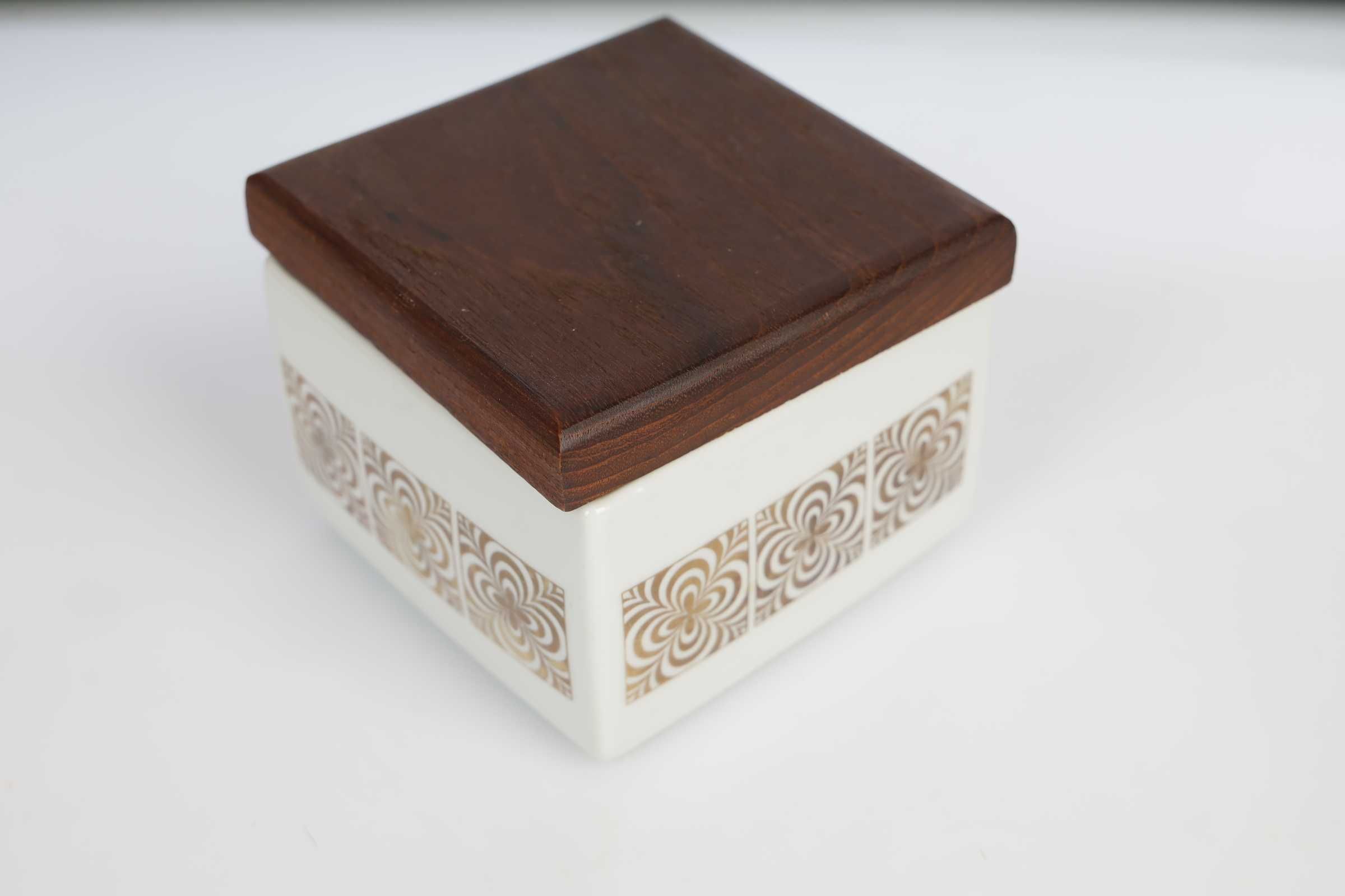Gustowny Pojemnik Gerold Bawaria porcelana z pokrywką drewna 10x10x9cm