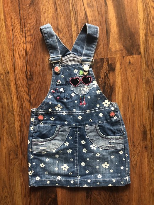 Sukienka dżinsowa na szelkach