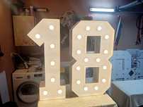 Cyfra 18 Dekoracja Urodziny LED